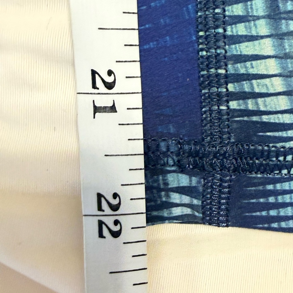 NWOT Lululemon Invigorate High-Rise Tight 25" *Foil
Shapeshifter Flux Blue Multi - Picture 4 of 6
